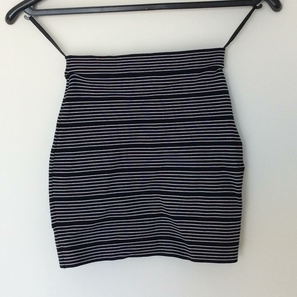 BCBG Bandage short skirt - Picture 2 of 6